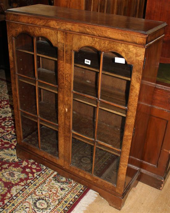 Dwarf walnut glazed bookcase(-)